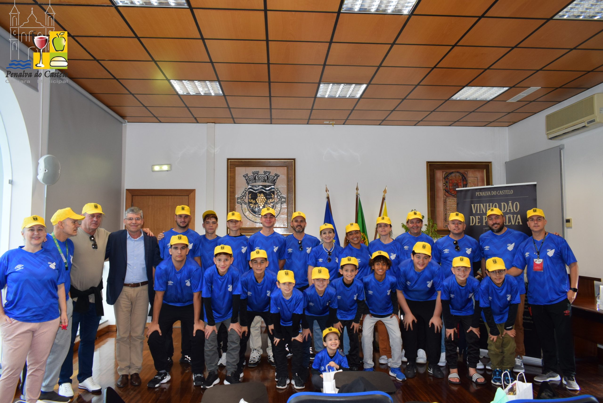 O CONCELHO RECEBEU A VISITA DE UMA EQUIPA DE JOVENS ATLETAS DA ESCOLA DE FUTEBOL FURACÃO DE TIJUCAS SC - BRASIL Nome do